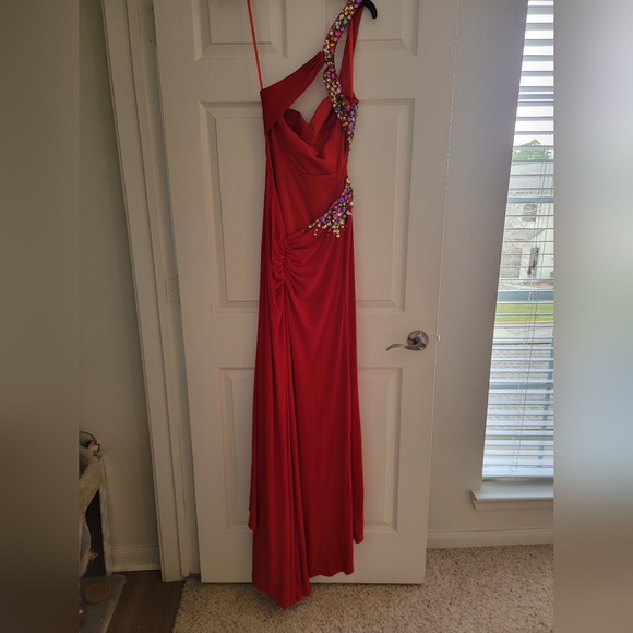 Red Backless Evening Formal Gown Size 2 - Picture 9 of 11